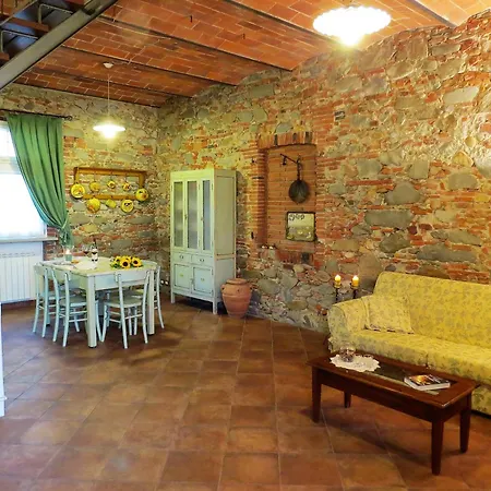 Rio Corso, Antico Cascinale Toscano Chiesina Uzzanese